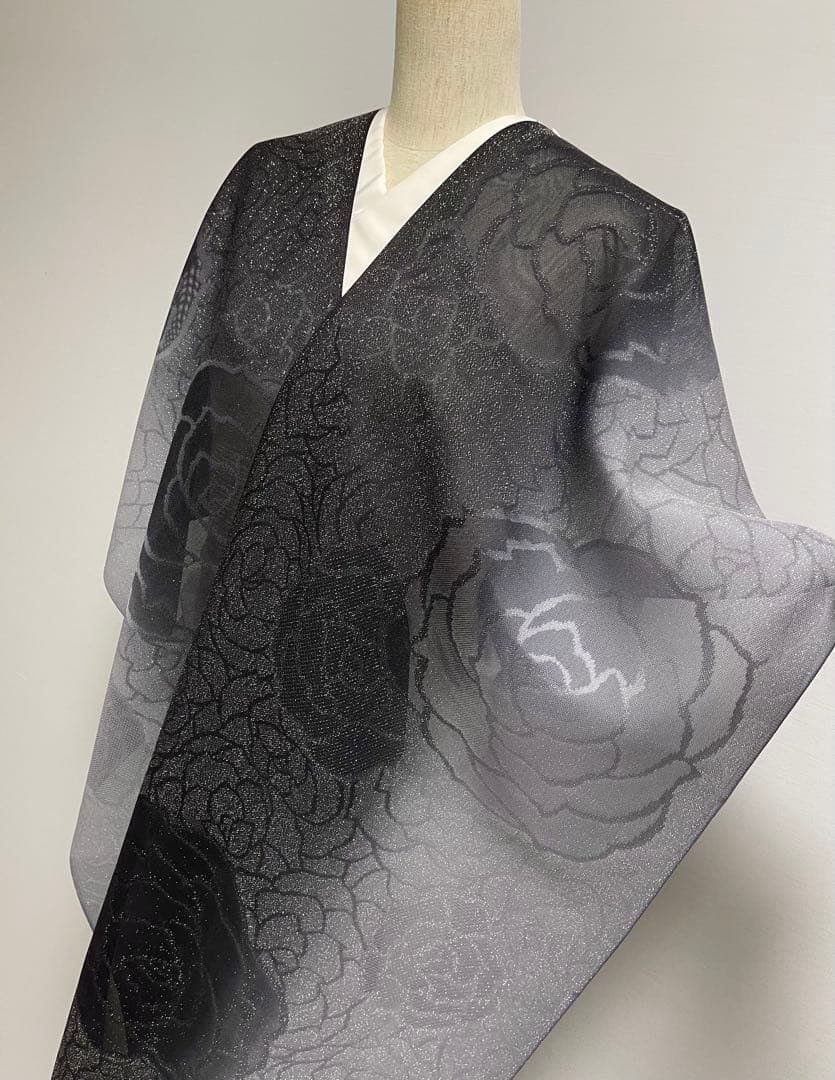 小紋のお着物・羽織やコートに【特選紋紗銀通し小紋着尺◆薔薇】バラ 黒 グレー
