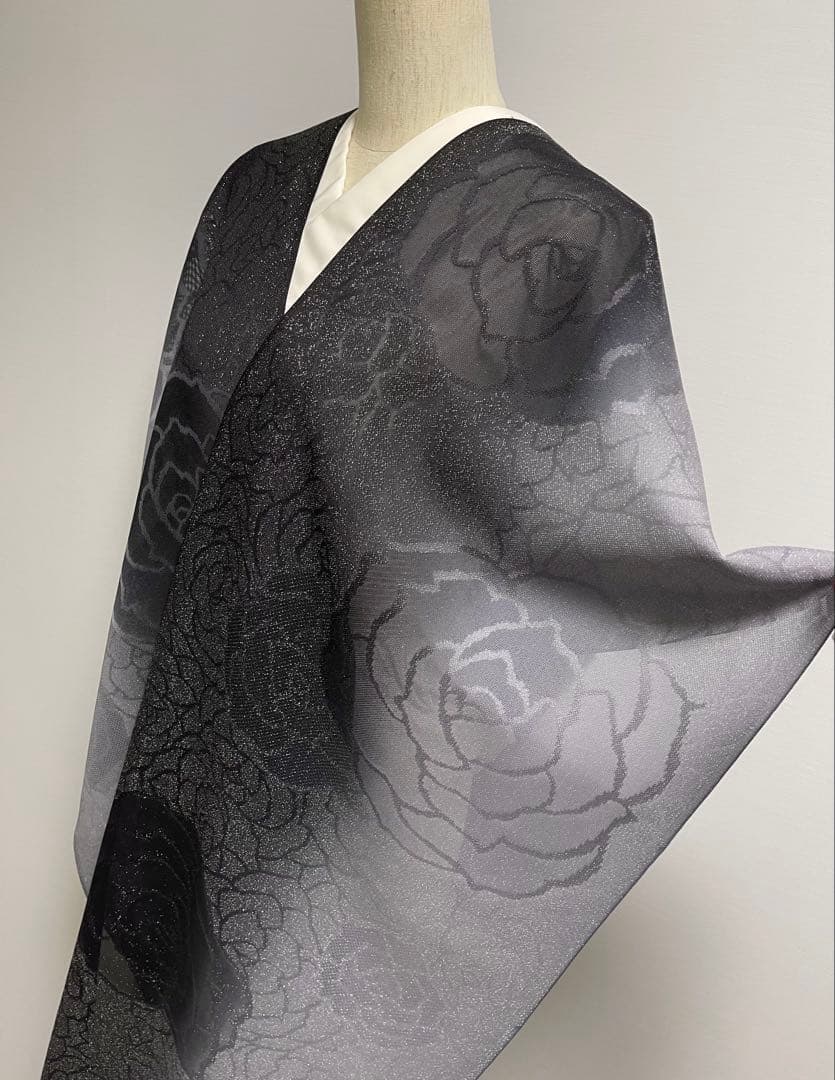 小紋のお着物・羽織やコートに【特選紋紗銀通し小紋着尺◆薔薇】バラ 黒 グレー