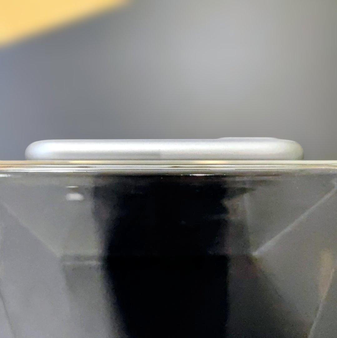 も*も様 iPhone 8 Plus シルバー AirDrop〇 SIMフリー