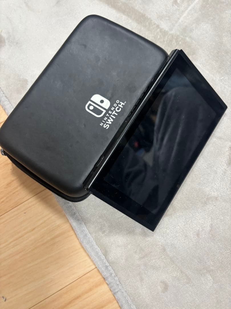 Nintendo Switch 本体 ブラック キャリングケース付き
