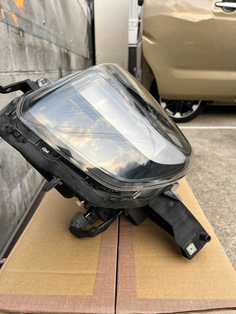 ダイハツウェイクLEDヘッドライト※ジャンク