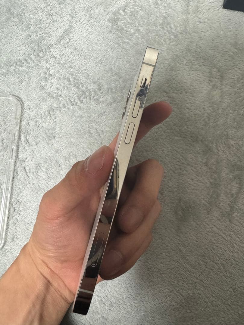 iPhone12pro カナダ版 純正バッテリー96% 消音