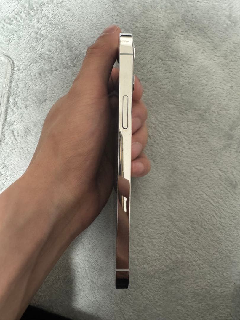 iPhone12pro カナダ版 純正バッテリー96% 消音