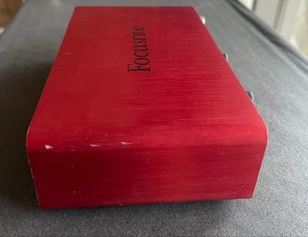 Focusrite Scarlett 2i2 オーディオインターフェイス　初代