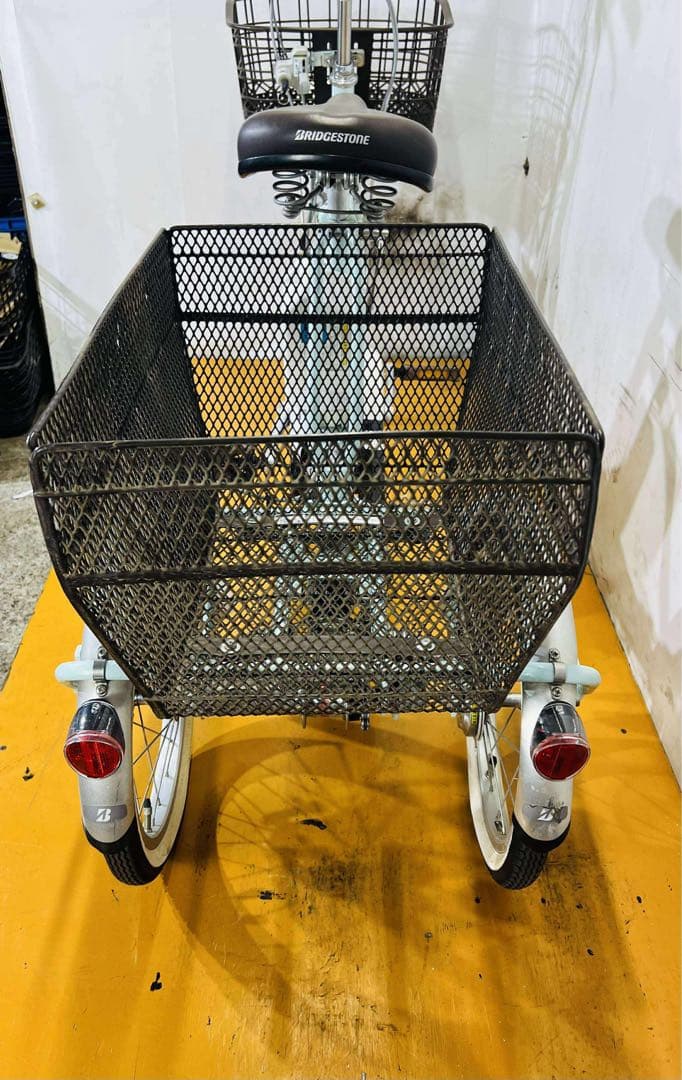 送料無料条件付きBRIDGESTONE 電動アシスト自転車三輪車(18/16型)