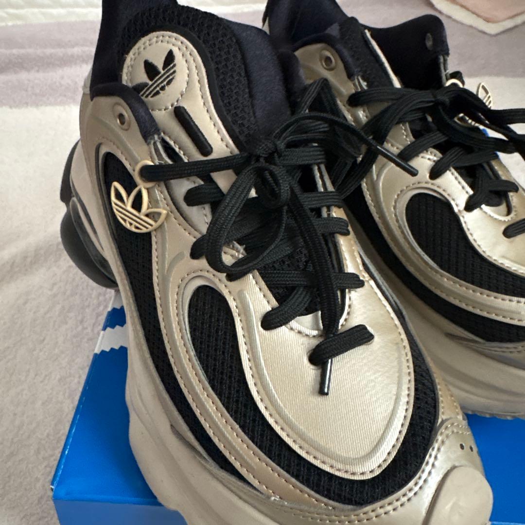 adidas オズヴィーナス OZVENUZ W ブラック/シルバー 24