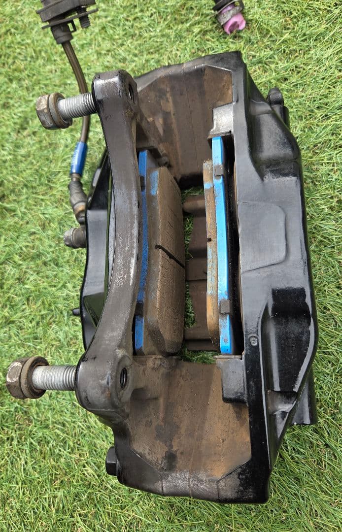 インプレッサ　sti 純正キャリパー　フロント