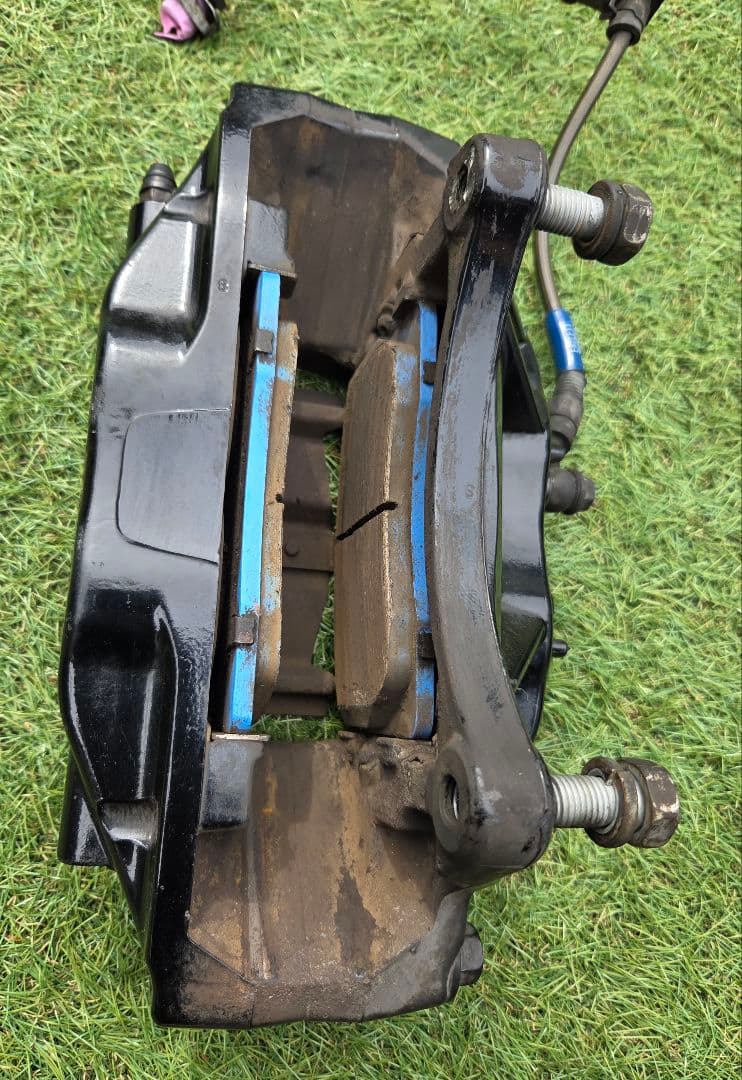 インプレッサ　sti 純正キャリパー　フロント