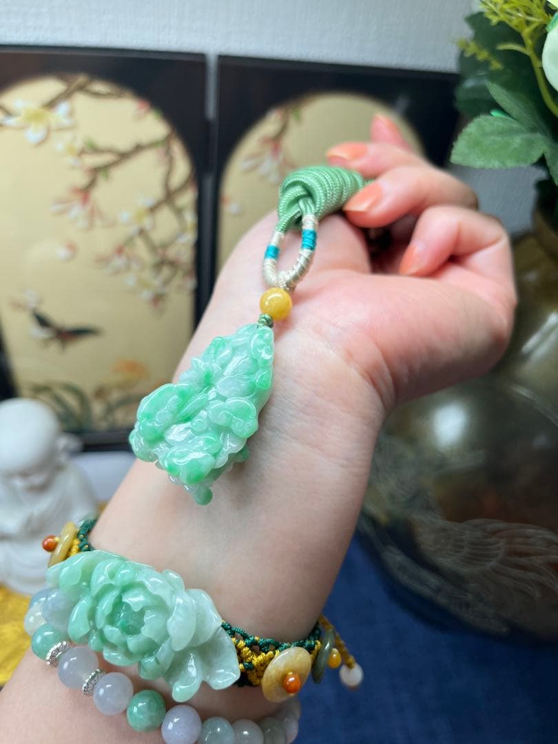 贅沢品❣️本翡翠　貴重なアップルグリーン翡翠・吉祥如意紋付きの発財白菜　鑑定書付き