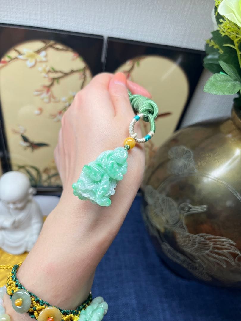 贅沢品❣️本翡翠　貴重なアップルグリーン翡翠・吉祥如意紋付きの発財白菜　鑑定書付き