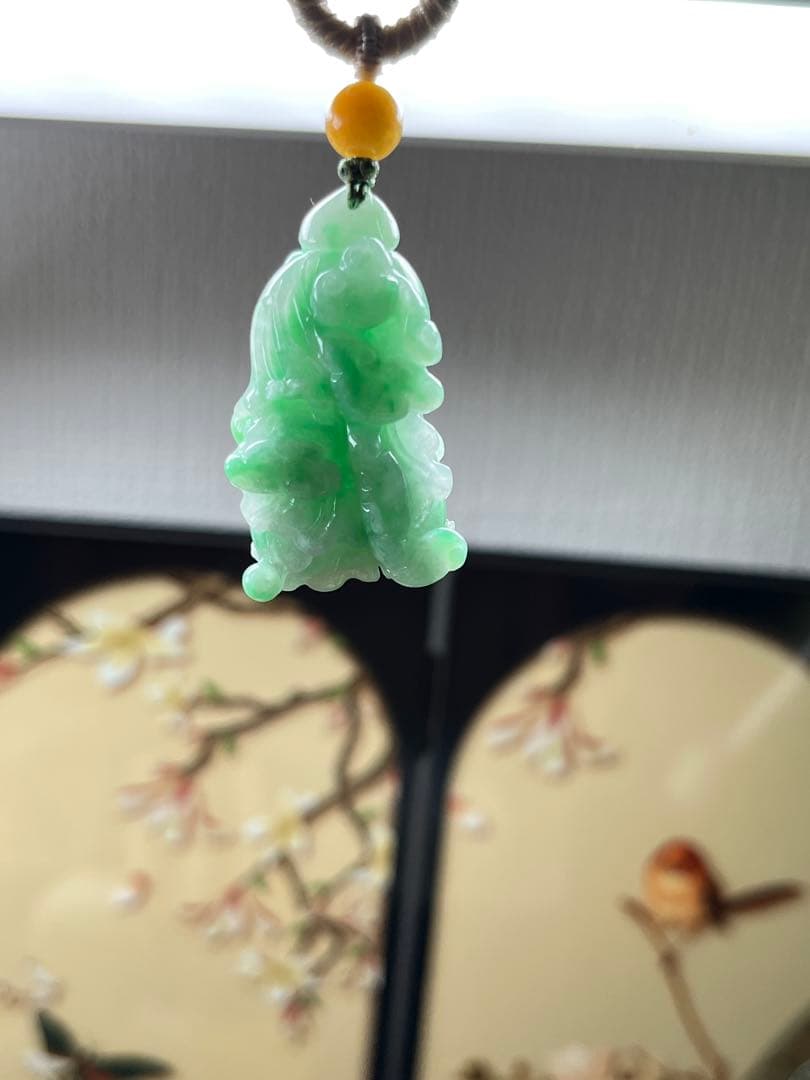 贅沢品❣️本翡翠　貴重なアップルグリーン翡翠・吉祥如意紋付きの発財白菜　鑑定書付き