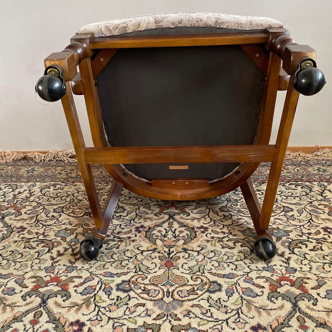 ①【美品】カリモク アームチェア コロニアル キャスター付き ダイニングチェア