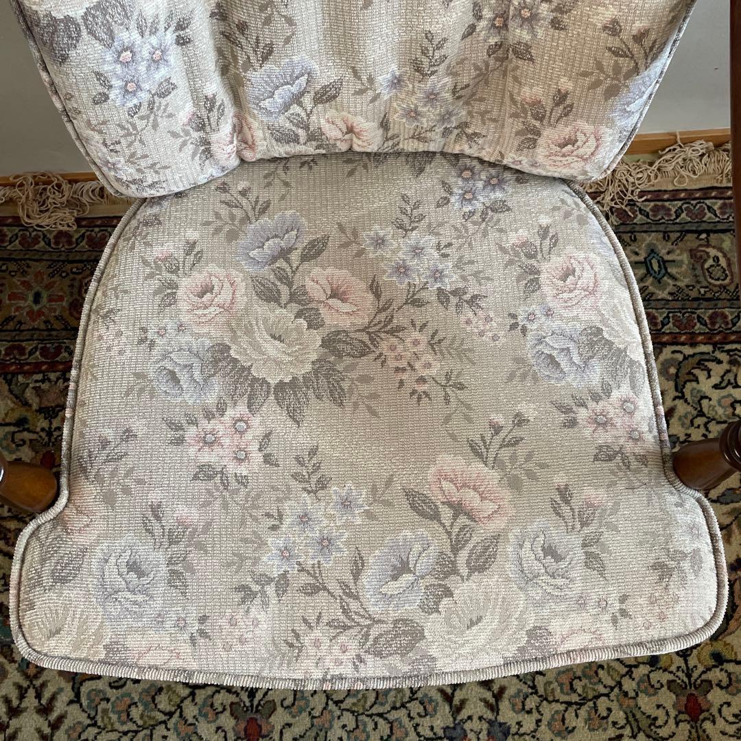 ①【美品】カリモク アームチェア コロニアル キャスター付き ダイニングチェア