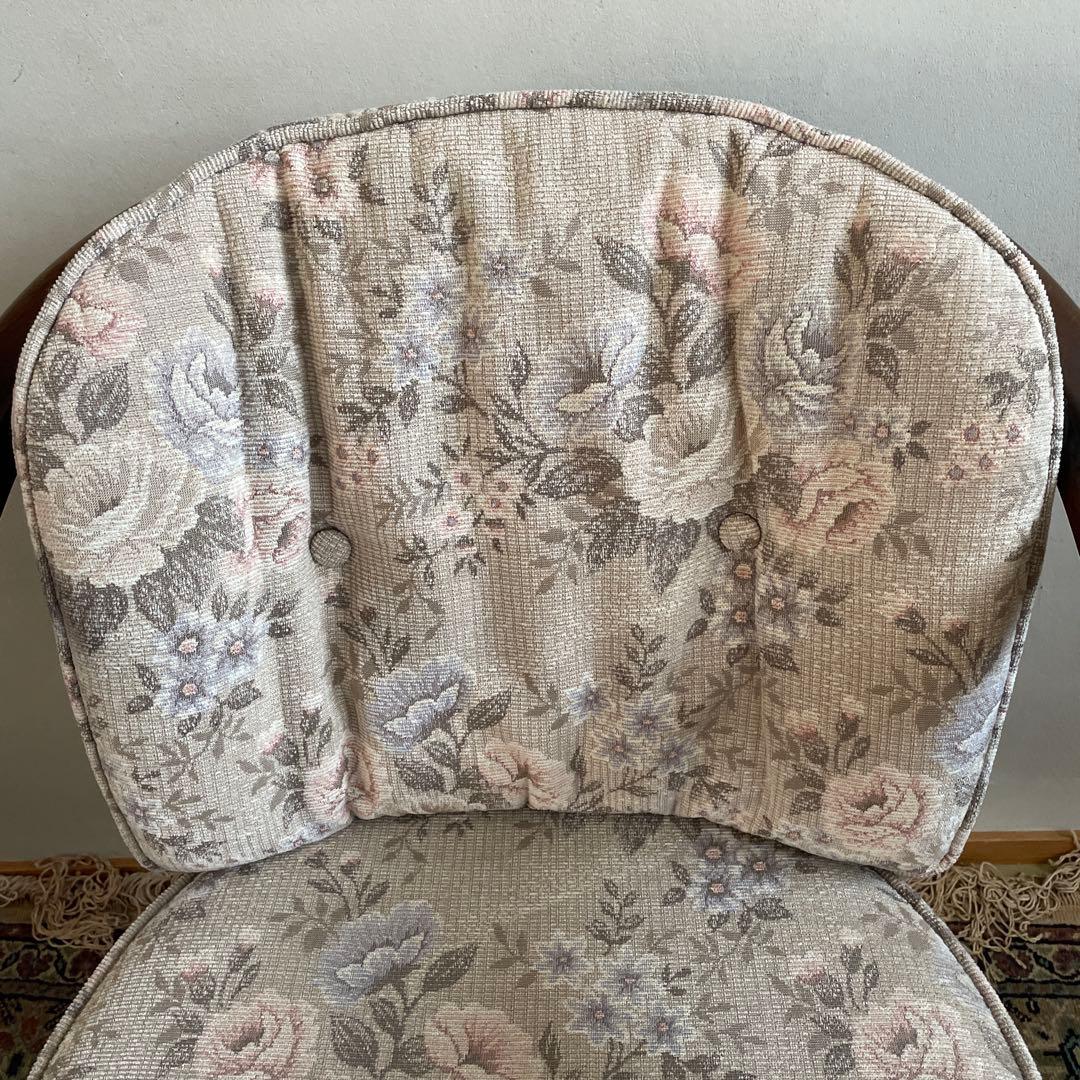 ①【美品】カリモク アームチェア コロニアル キャスター付き ダイニングチェア