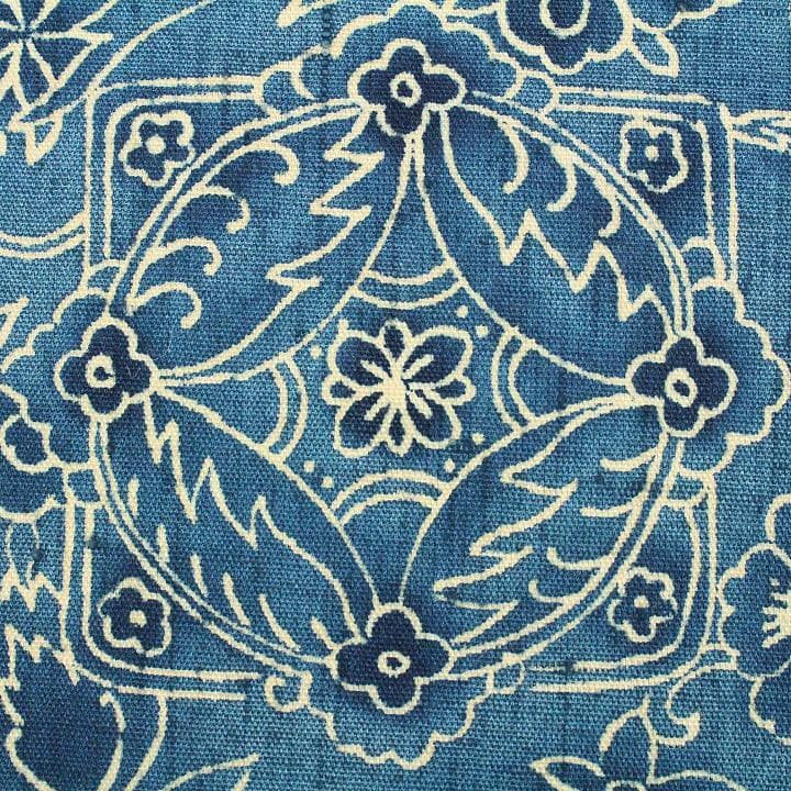 高価な【手描き　ロウケツ染】　お洒落な【ボタニカルモチーフ】　美品の紬です