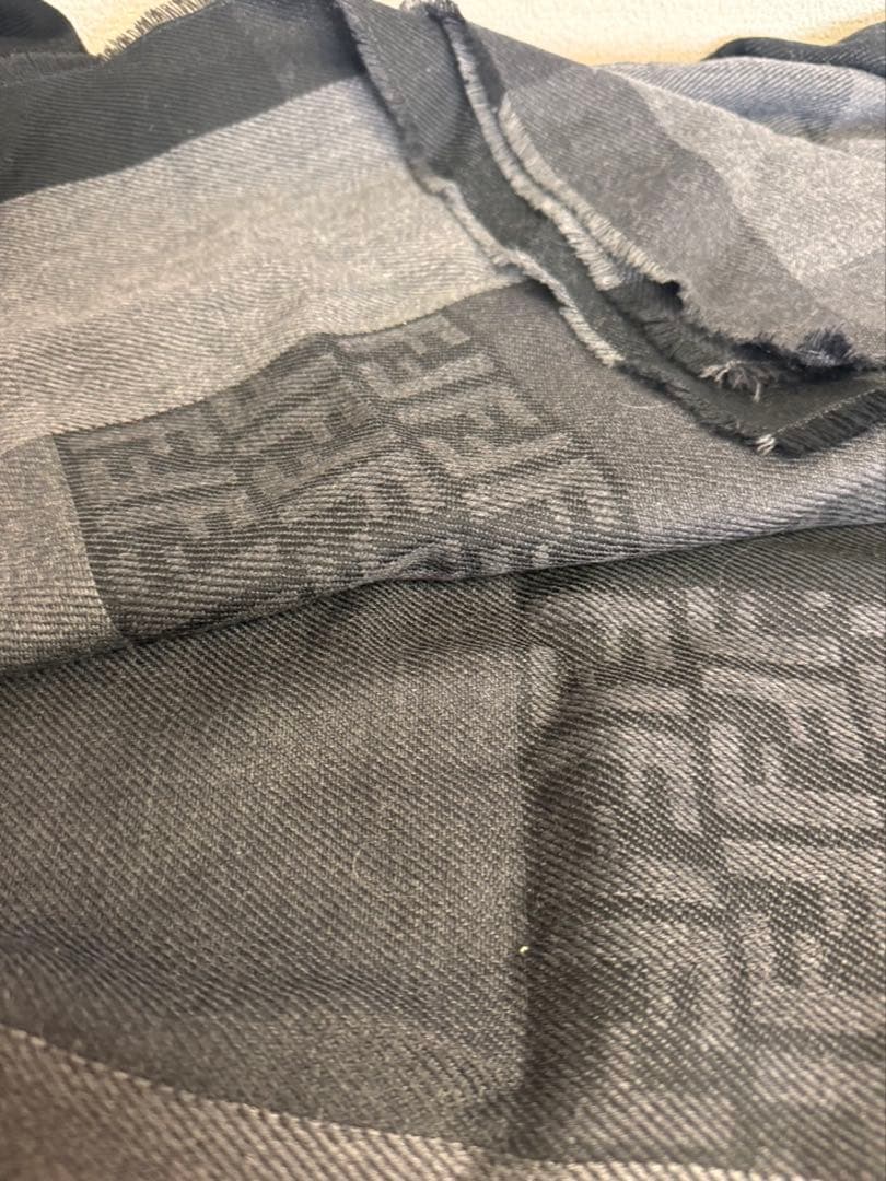 g833 FENDI マフラー ストール　ズッカ柄　イタリー製　ウール100%