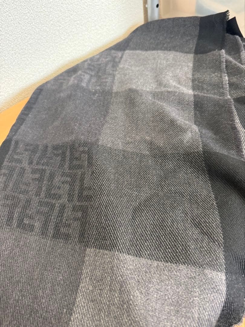 g833 FENDI マフラー ストール　ズッカ柄　イタリー製　ウール100%