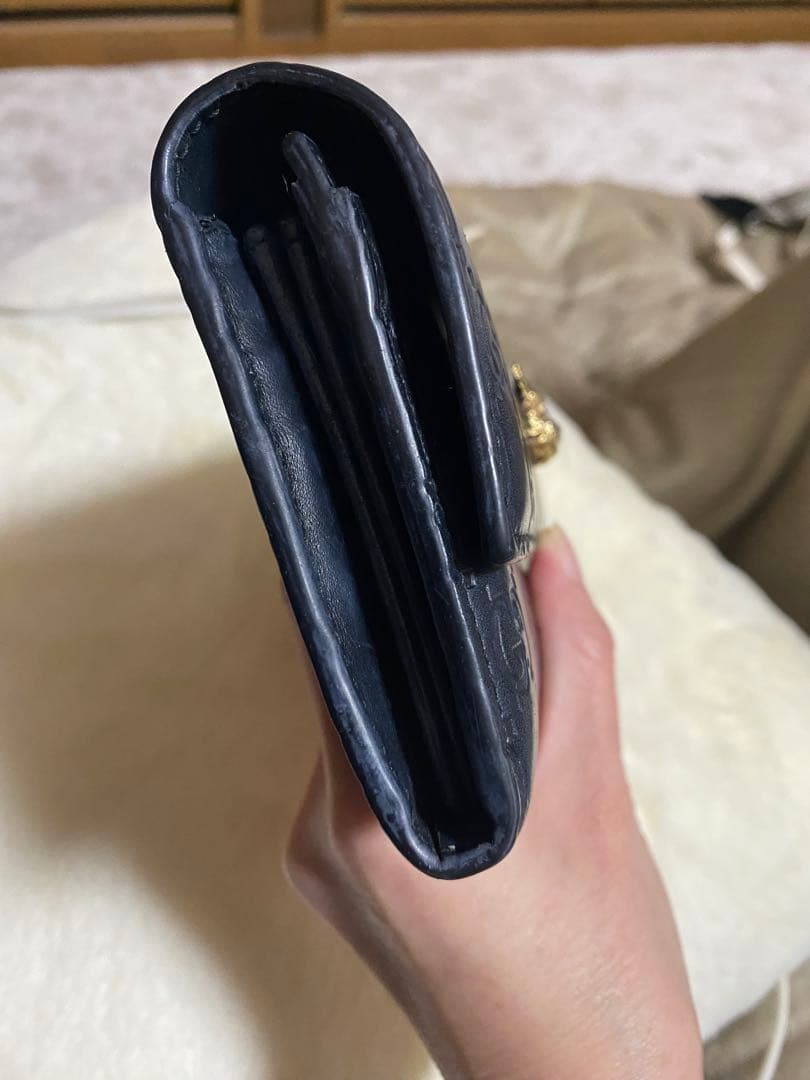 GUCCI 長財布 エンボスロゴ