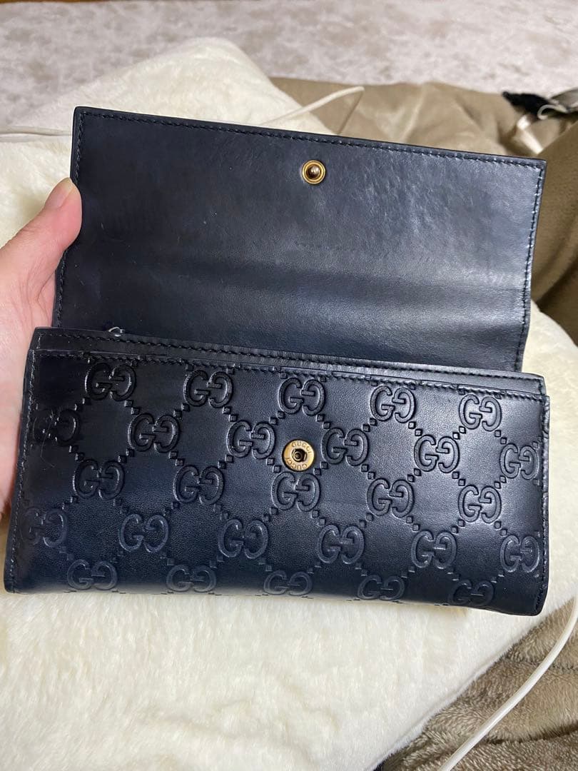 GUCCI 長財布 エンボスロゴ