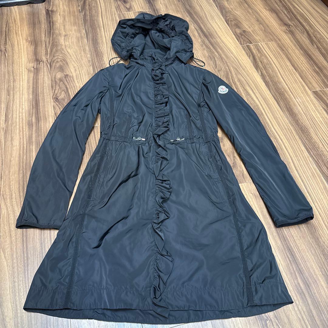 モンクレールフリル付きトレンチコート