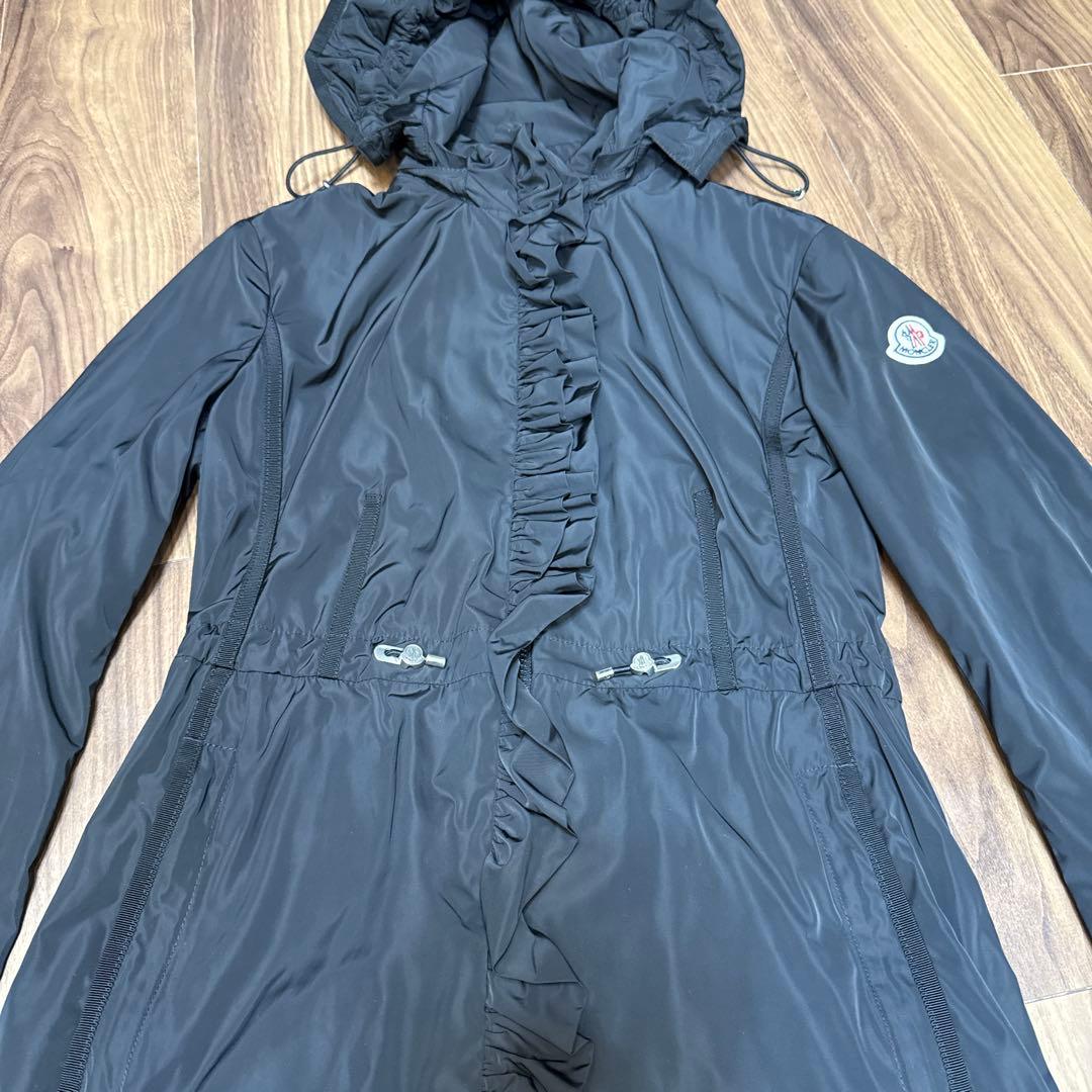 モンクレールフリル付きトレンチコート