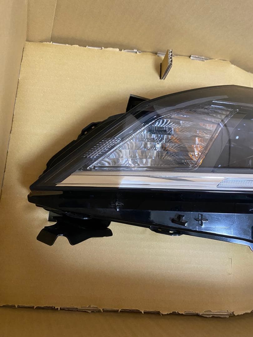 日産E13ノート後期左側LEDヘッドライト