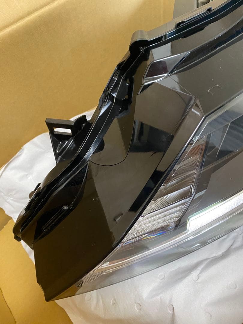 日産E13ノート後期左側LEDヘッドライト