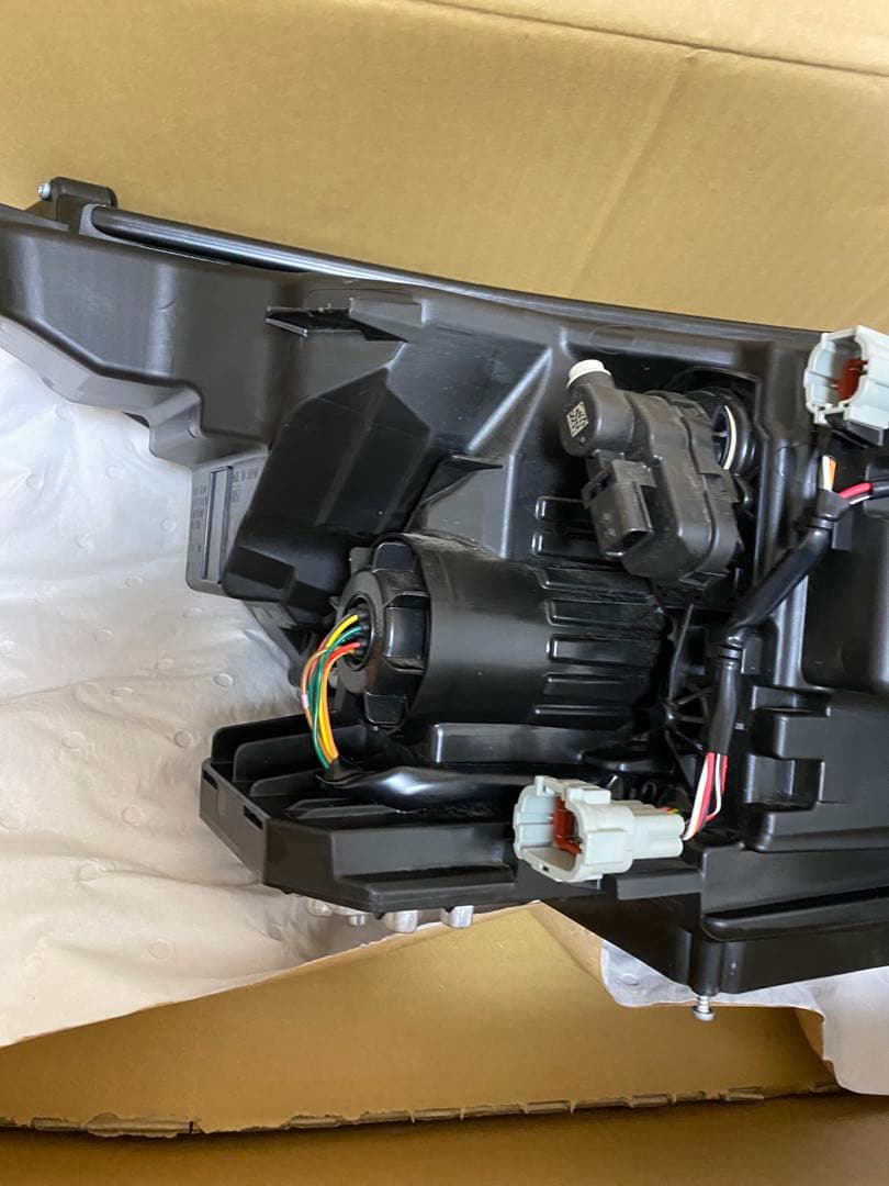 日産E13ノート後期左側LEDヘッドライト