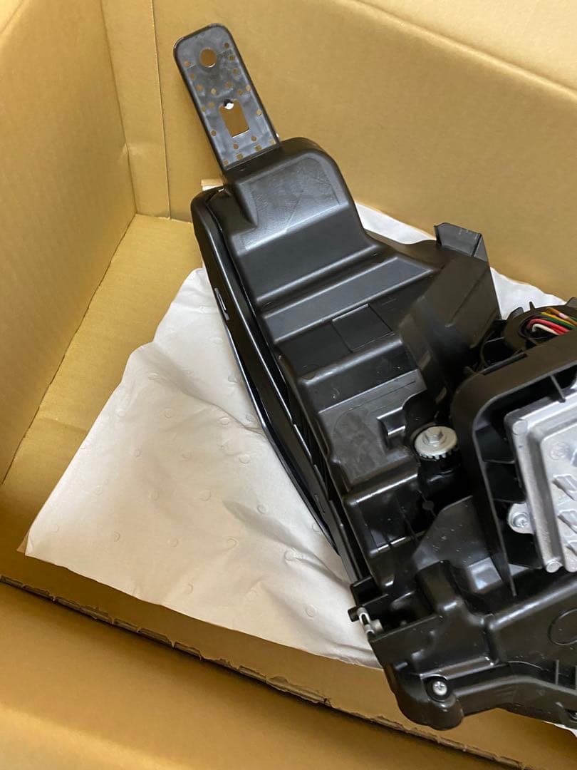 日産E13ノート後期左側LEDヘッドライト