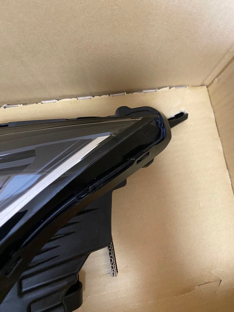 日産E13ノート後期左側LEDヘッドライト