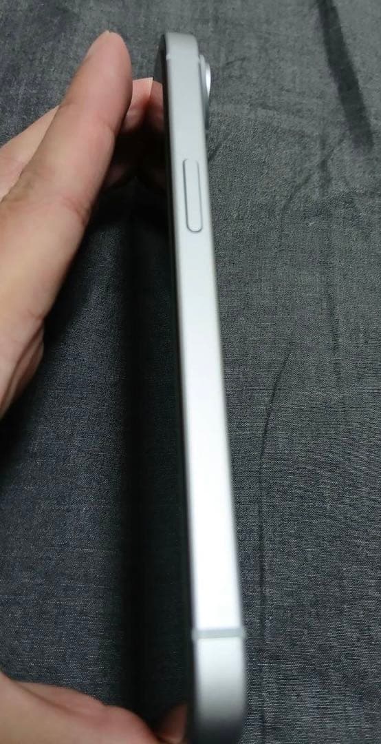 Apple iPhone 15 本体 箱付き　美品　依頼で値下げ中