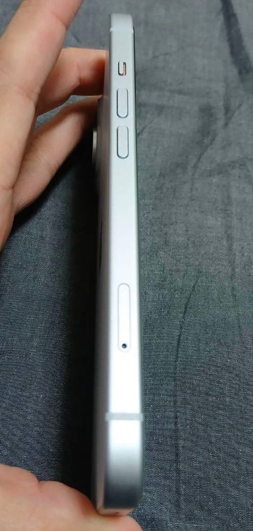 Apple iPhone 15 本体 箱付き　美品　依頼で値下げ中