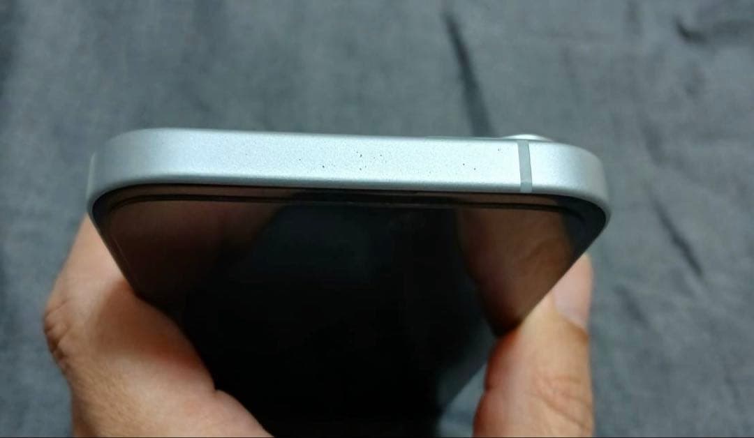 Apple iPhone 15 本体 箱付き　美品　依頼で値下げ中