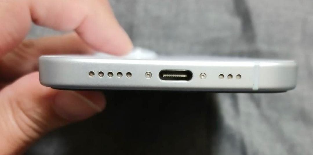 Apple iPhone 15 本体 箱付き　美品　依頼で値下げ中