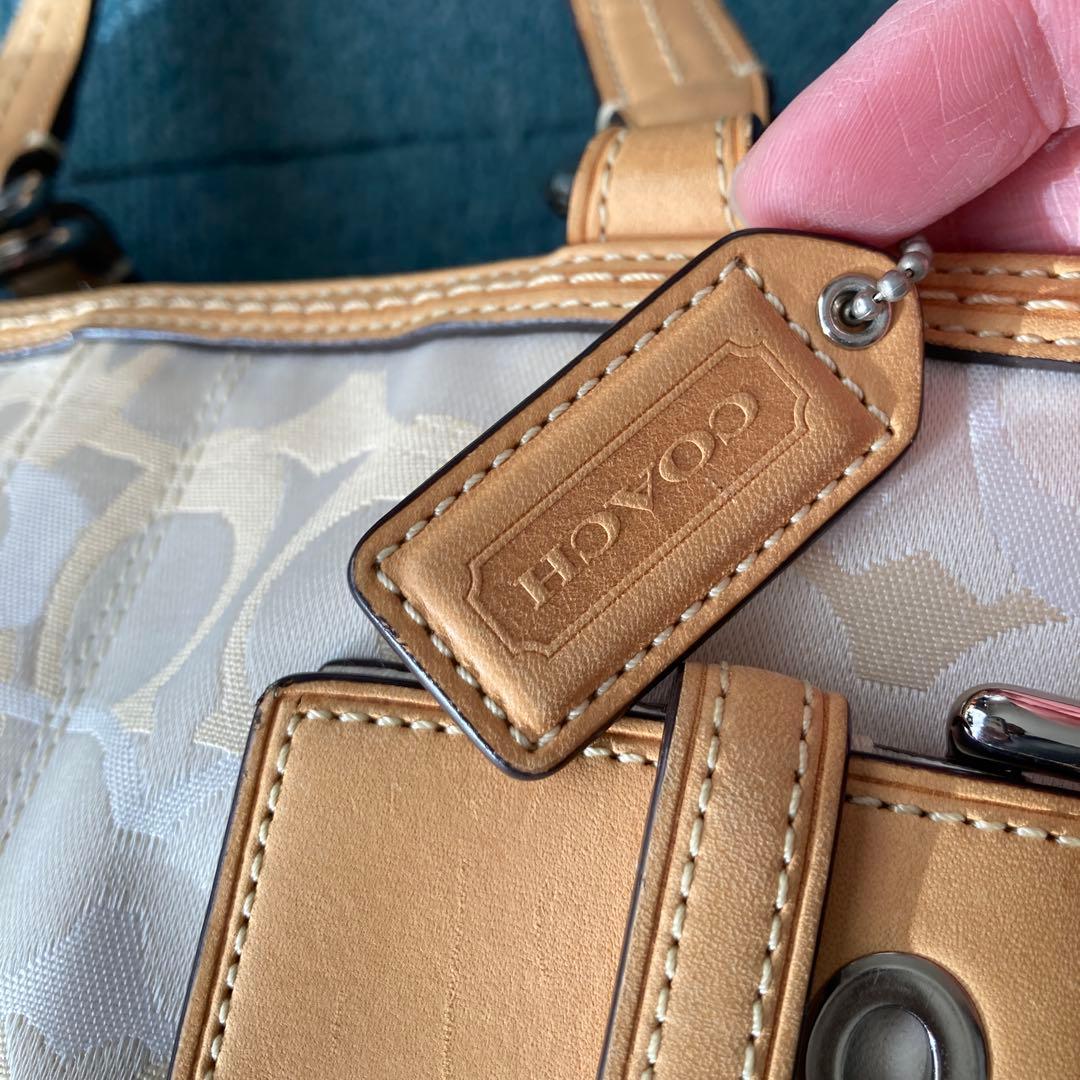 COACH シグネチャー 刺繍デザイン ハンドバッグ