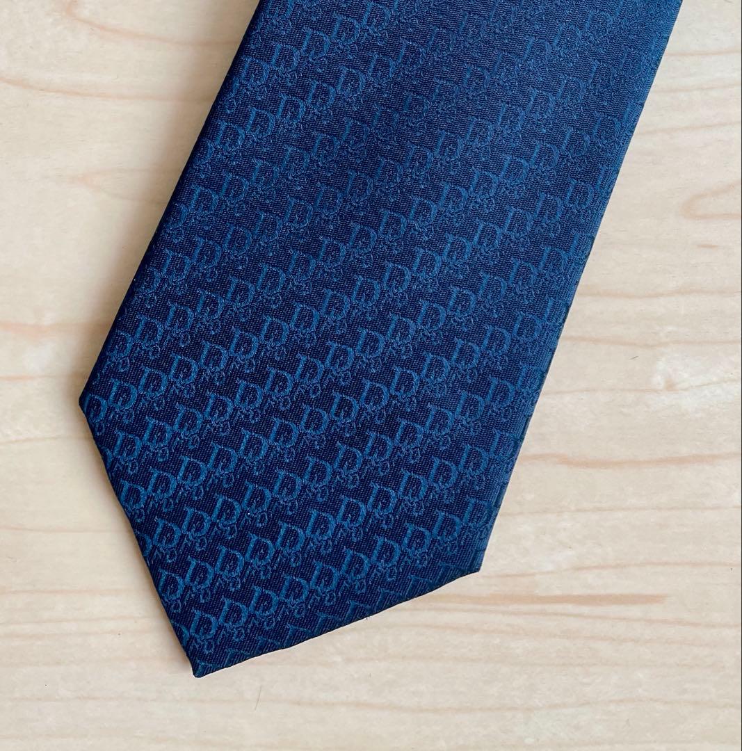 美品　Christian Diorネクタイ　紺　シルク100% 絹　総ロゴ