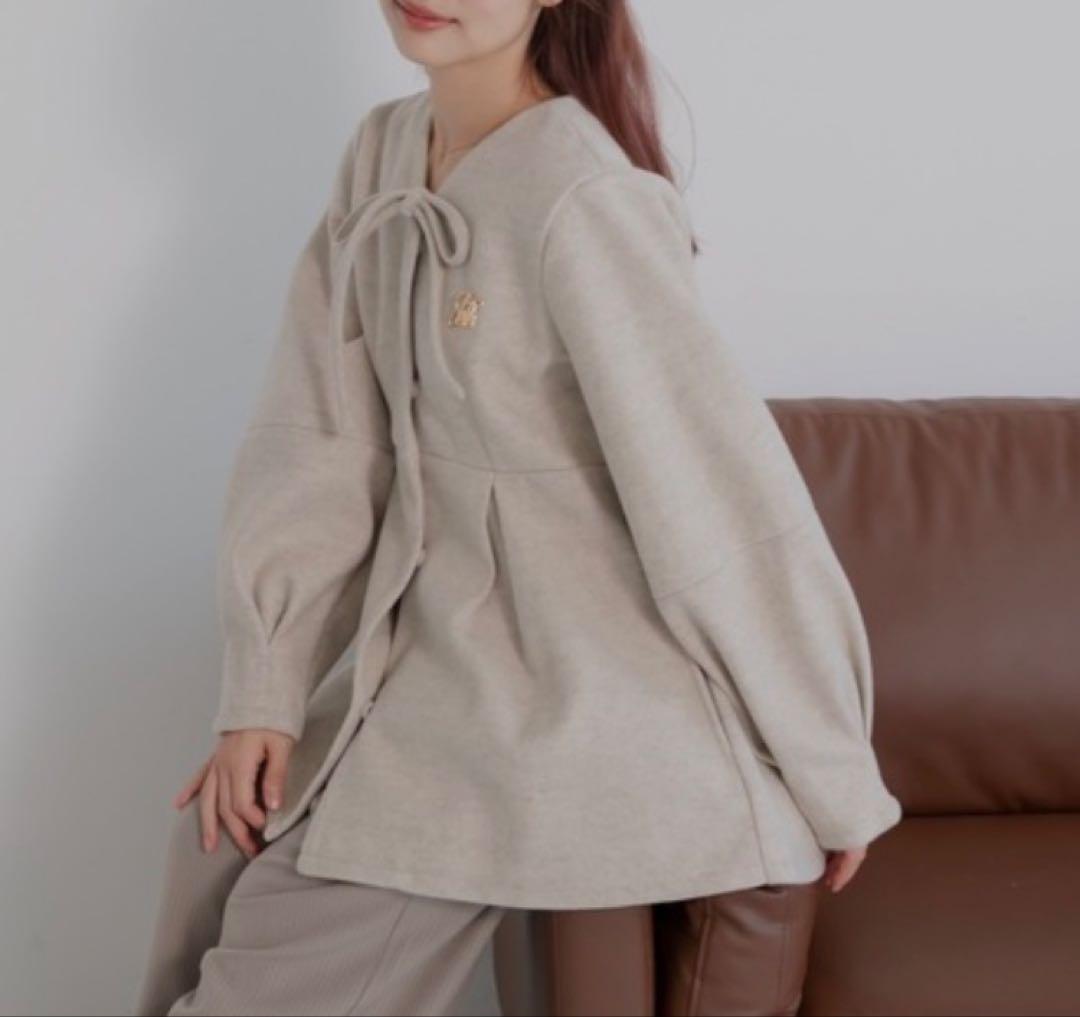 jumelle メルトンへプラムトップ　ノーカラージャケット ベージュ