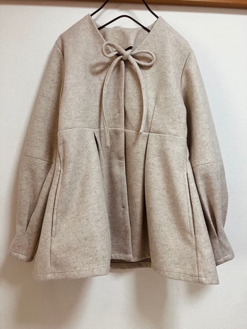 jumelle メルトンへプラムトップ　ノーカラージャケット ベージュ