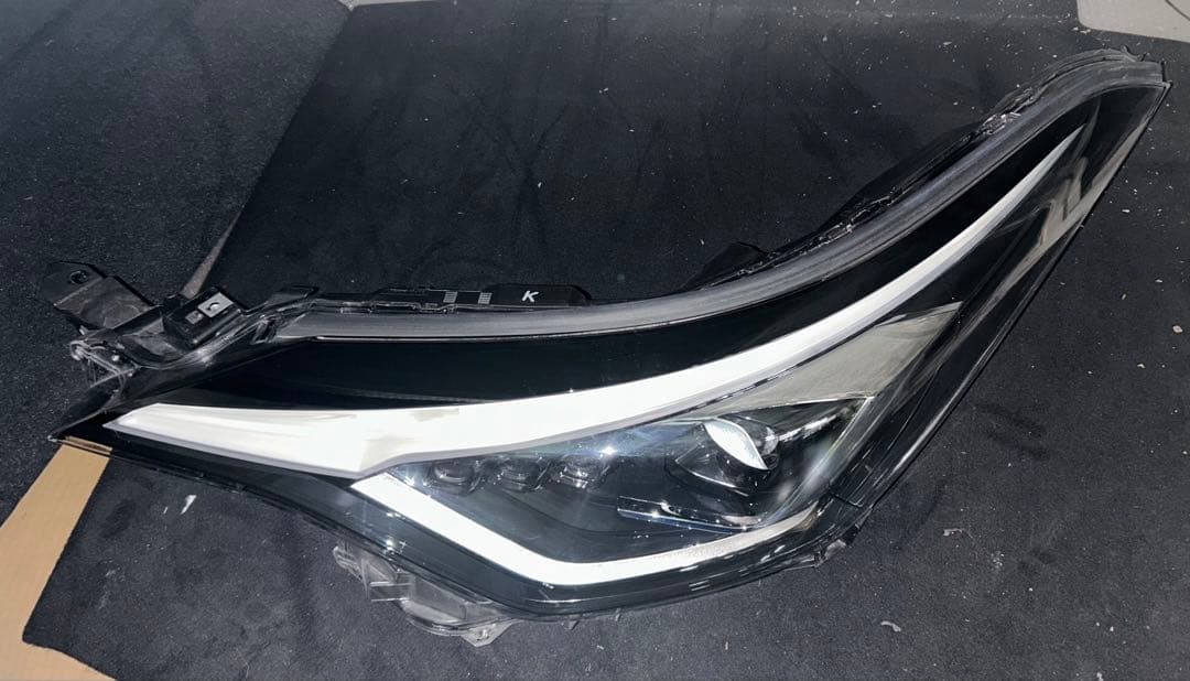 ！！美品！！　CH-R 後期ヘッドライト　助手席側