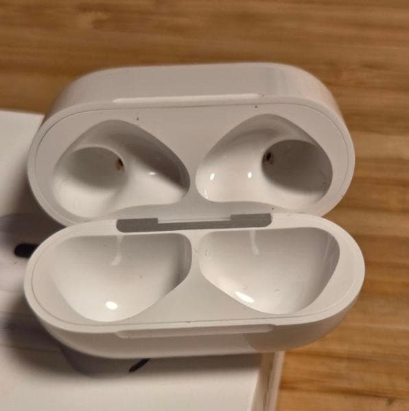 AirPods 4 ANC アクティブノイズキャンセリング機能搭載