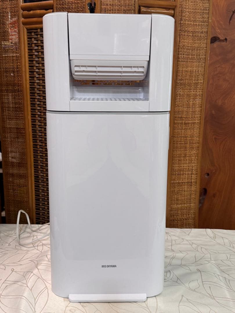 【美品】アイリスオーヤマ 衣類乾燥除湿機 IJD-150-W本体のみ