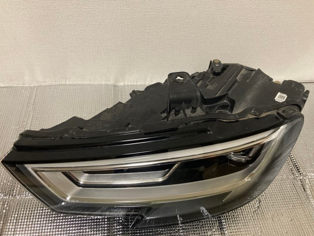アウディA3 8Vヘッドライト左側