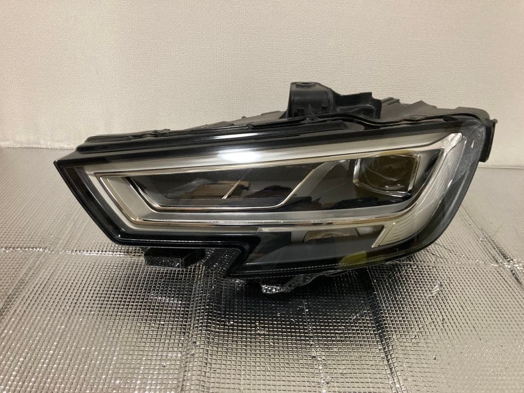アウディA3 8Vヘッドライト左側