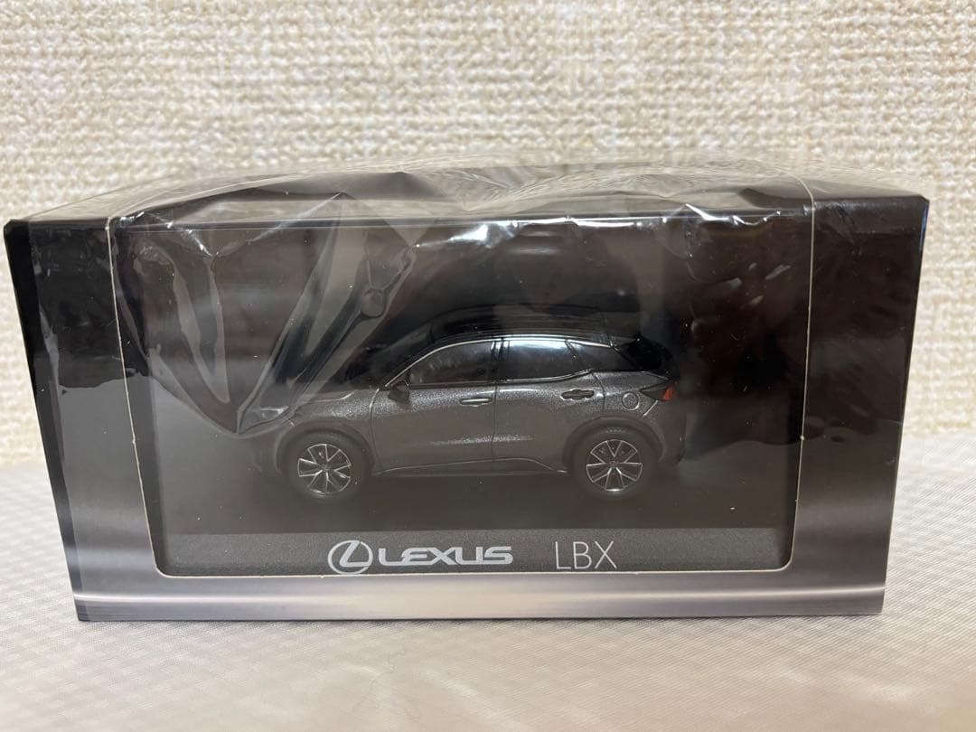 袋未開封24h以内匿名発送レクサス LBX ミニカー 1/43 スケール グレー