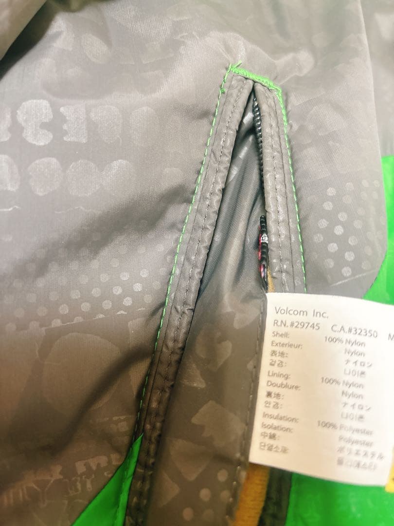 美品　VOLCOMスノーボードウェア