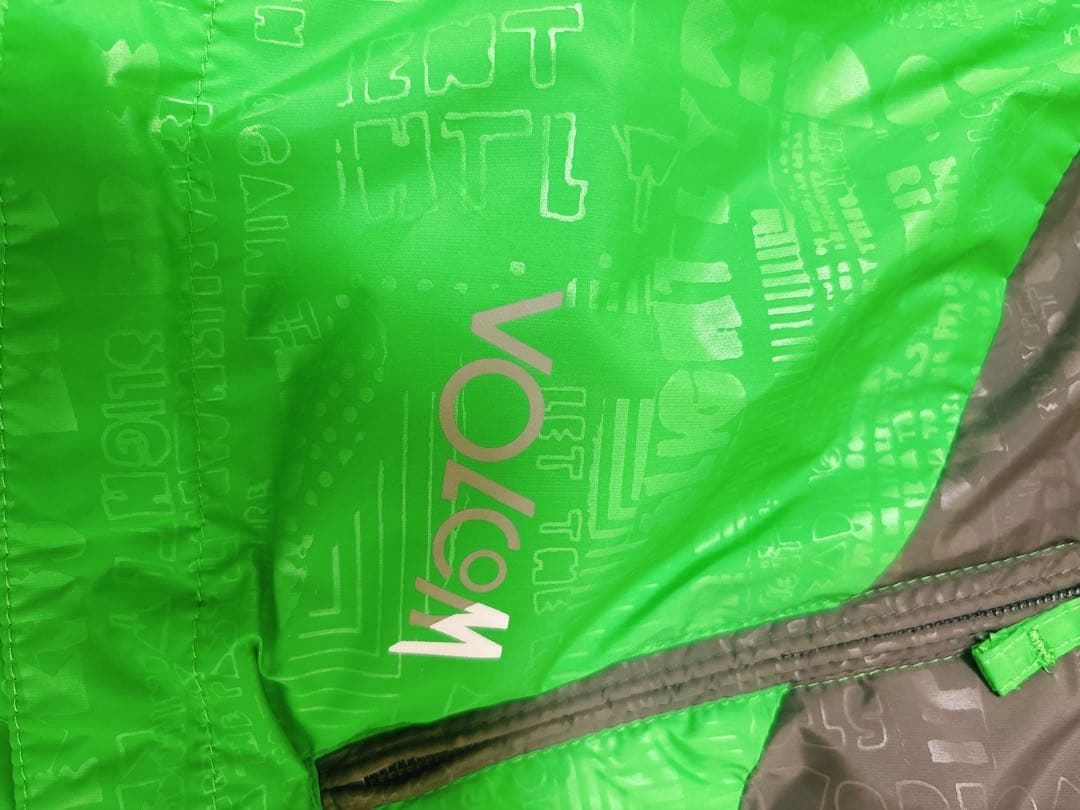 美品　VOLCOMスノーボードウェア