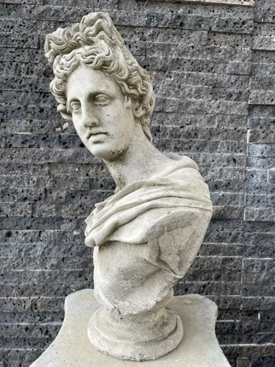 アポロン　石像　ガーデン　イギリス