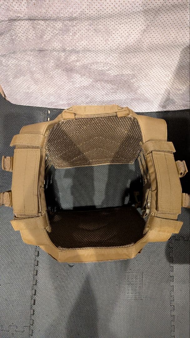 ウォーリアアサルトシステム プレートキャリア（3連マグポーチ付き）