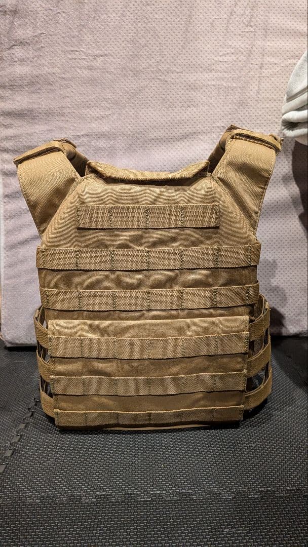 ウォーリアアサルトシステム プレートキャリア（3連マグポーチ付き）