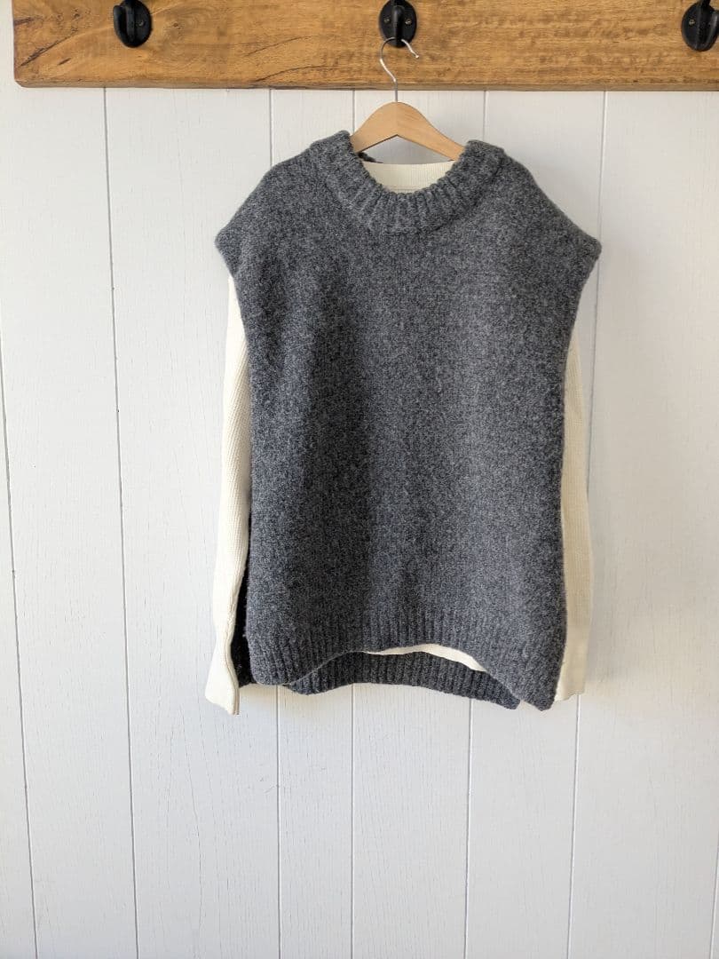 saya かぐれ トグル釦ニットベスト グレー